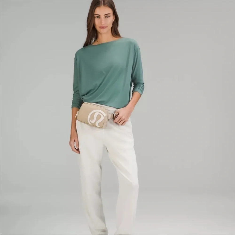 LULULEMON ✨ NwT ✨ Trench Opal Everywhere Belt Bag​​​​​​ - Picture 2 of 5